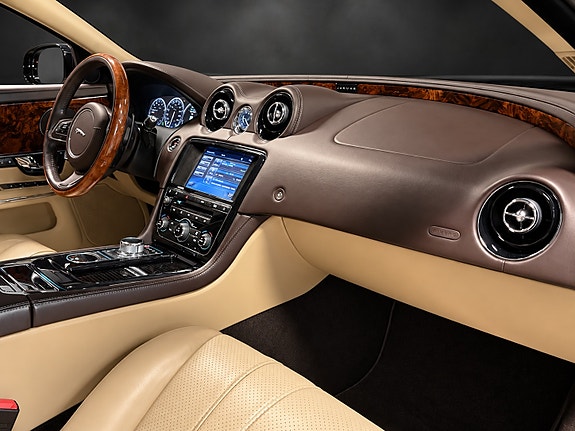 Jaguar XJ 9 of 28