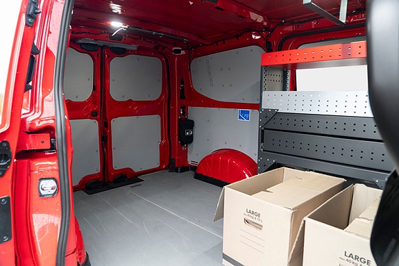 Ford Transit Custom 8 of 25