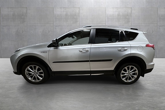 Toyota RAV4 2 of 20