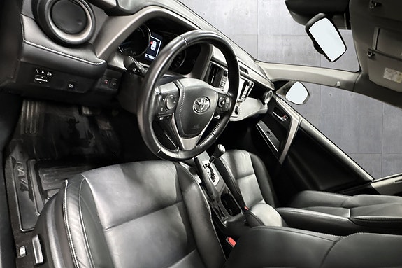 Toyota RAV4 11 of 20