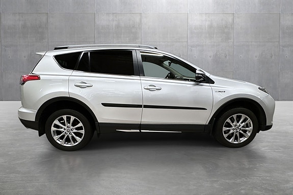 Toyota RAV4 6 of 20