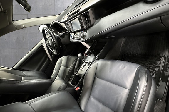 Toyota RAV4 15 of 20