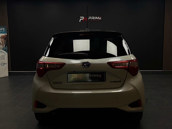 Toyota Yaris 11 of 30