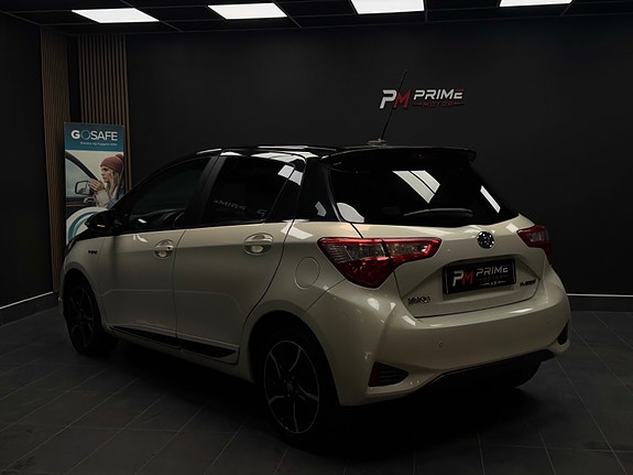 Toyota Yaris 13 of 30