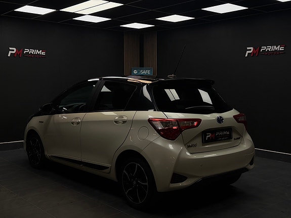 Toyota Yaris 12 of 30