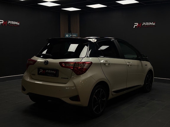 Toyota Yaris 15 of 30