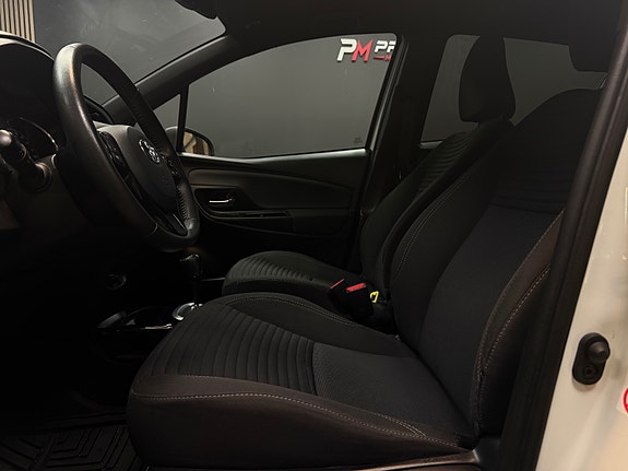 Toyota Yaris 21 of 30