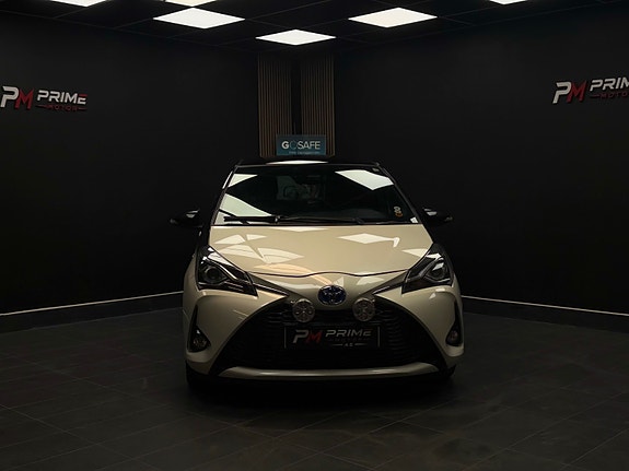 Toyota Yaris 8 of 30