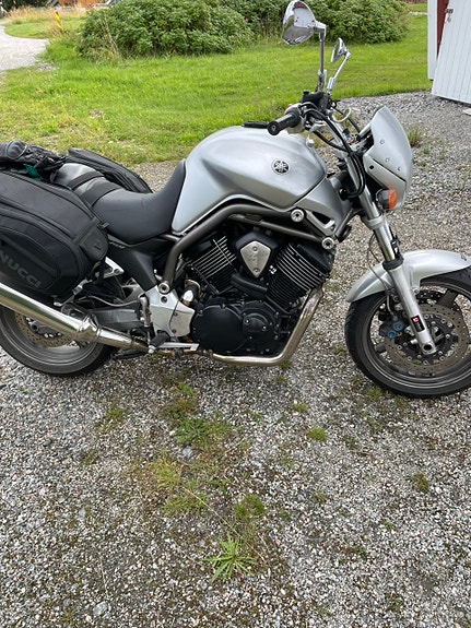 Yamaha BT 1100 2 of 4