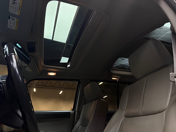 Jeep Commander 25 of 28
