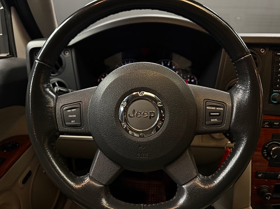 Jeep Commander 18 of 28