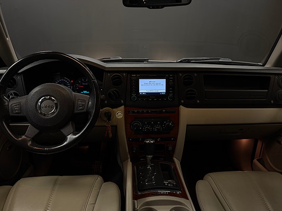 Jeep Commander 19 of 28
