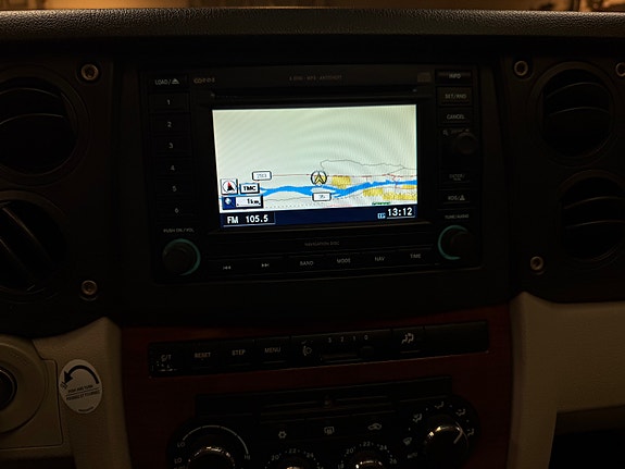 Jeep Commander 28 of 28