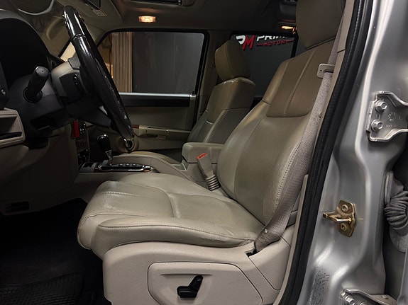 Jeep Commander 23 of 28