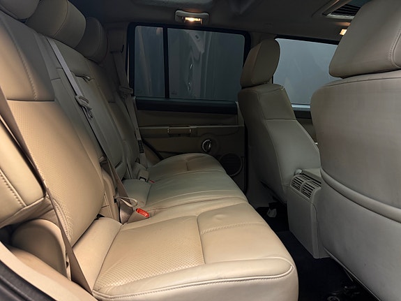 Jeep Commander 24 of 28