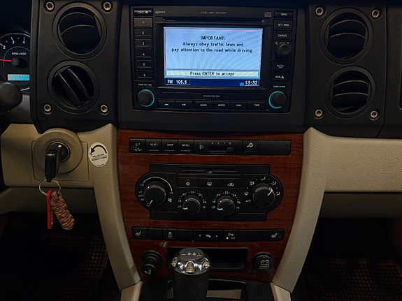 Jeep Commander 21 of 28