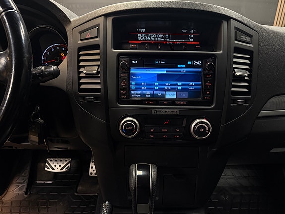 Mitsubishi Pajero 23 of 30