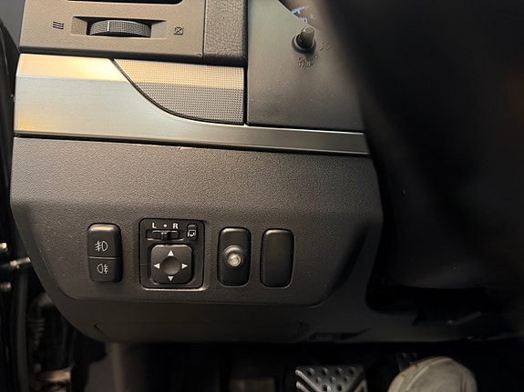 Mitsubishi Pajero 30 of 30