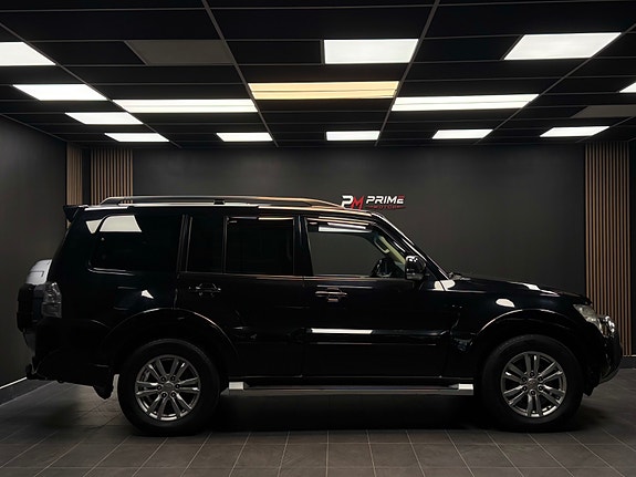 Mitsubishi Pajero 9 of 30