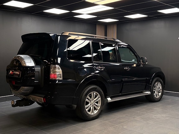 Mitsubishi Pajero 16 of 30
