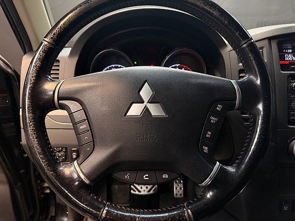 Mitsubishi Pajero 24 of 30