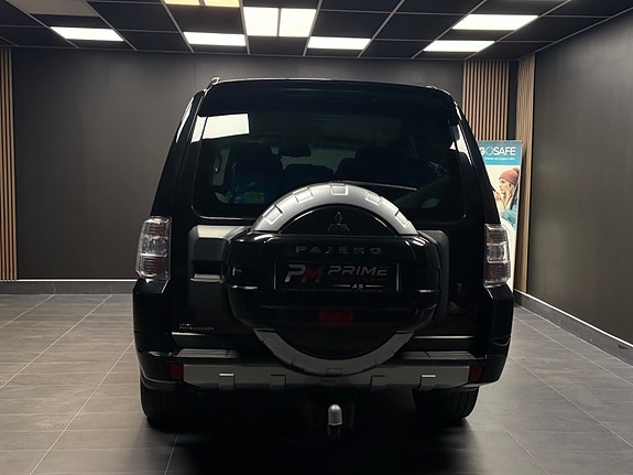 Mitsubishi Pajero 18 of 30