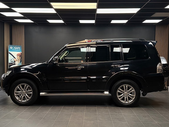 Mitsubishi Pajero 4 of 30
