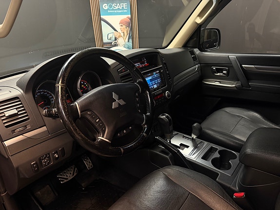Mitsubishi Pajero 25 of 30