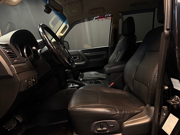 Mitsubishi Pajero 26 of 30