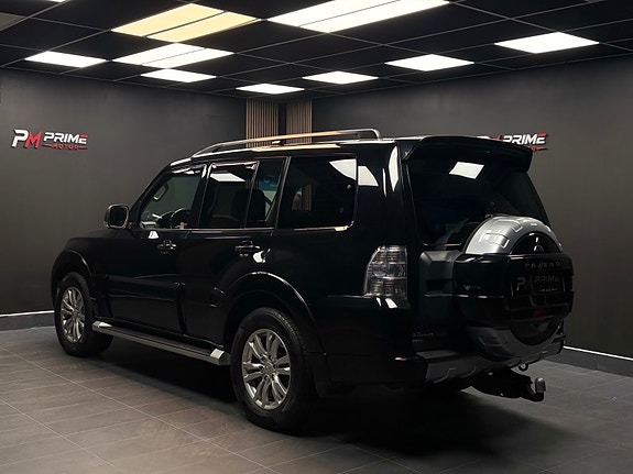 Mitsubishi Pajero 12 of 30