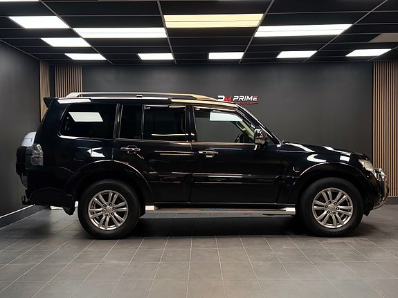 Mitsubishi Pajero 8 of 30