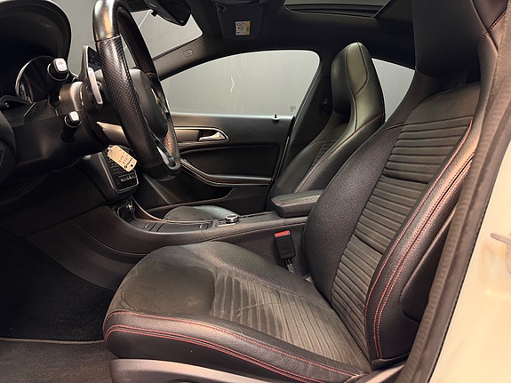 Mercedes-Benz CLA180 24 of 30