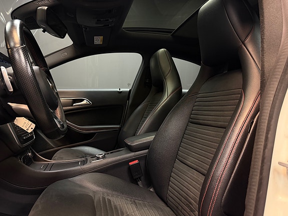 Mercedes-Benz CLA180 23 of 30