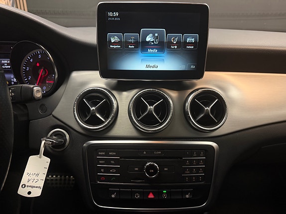 Mercedes-Benz CLA180 30 of 30