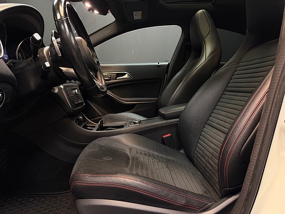 Mercedes-Benz CLA220 28 of 30