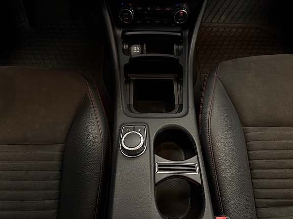 Mercedes-Benz CLA220 27 of 30