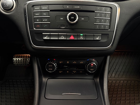 Mercedes-Benz CLA220 24 of 30