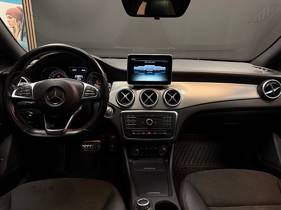 Mercedes-Benz CLA220 25 of 30