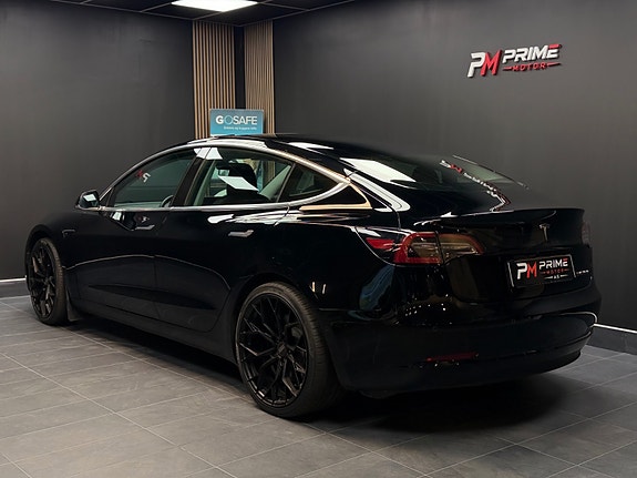 Tesla Model 3 13 of 30