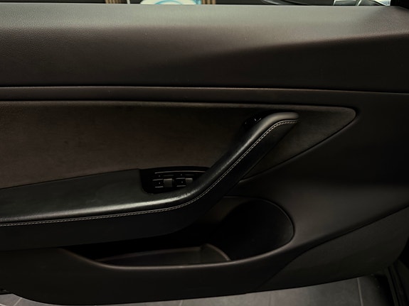 Tesla Model 3 24 of 30