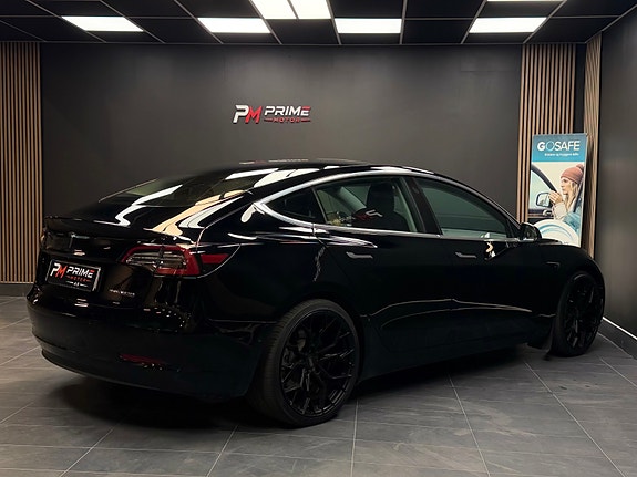 Tesla Model 3 9 of 30
