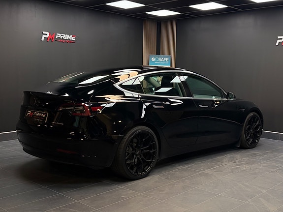 Tesla Model 3 11 of 30