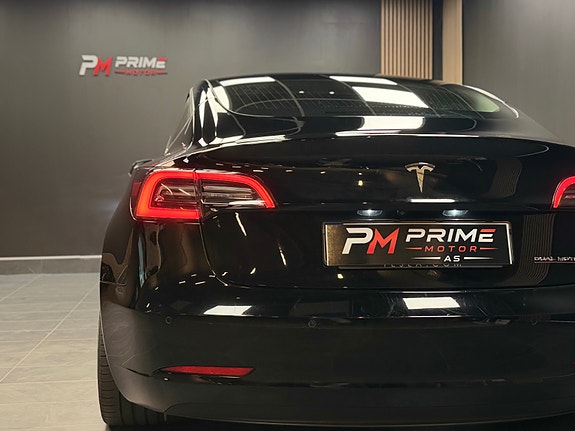 Tesla Model 3 17 of 30