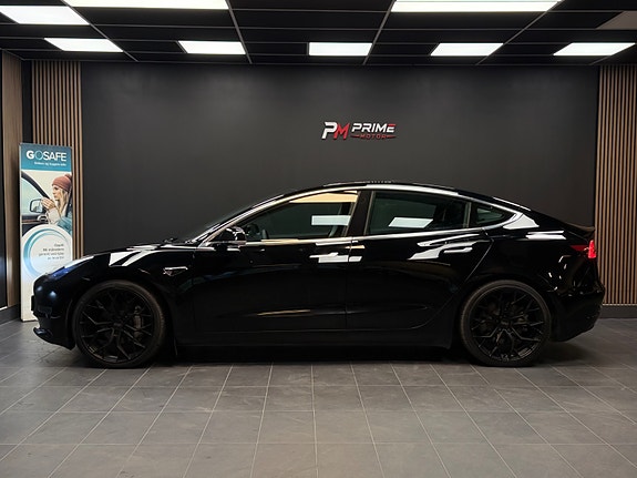 Tesla Model 3 7 of 30