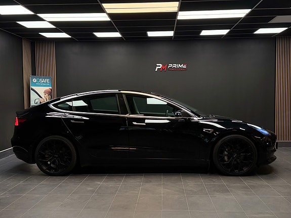 Tesla Model 3 8 of 30