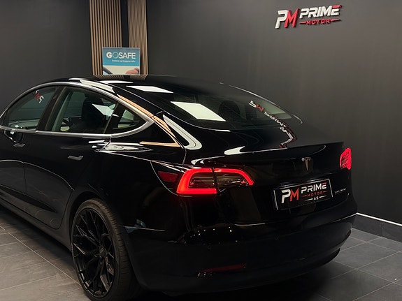Tesla Model 3 15 of 30