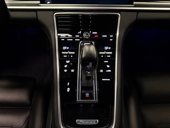 Porsche Panamera 4 29 of 30