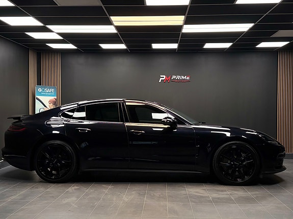 Porsche Panamera 4 17 of 30