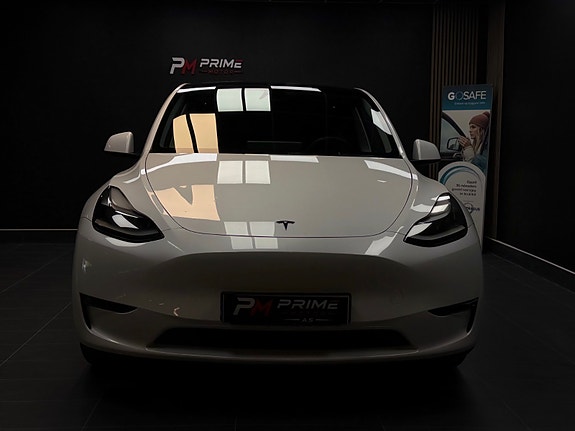 Tesla Model Y 6 of 30