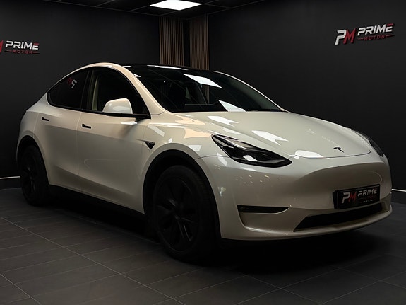 Tesla Model Y 5 of 30